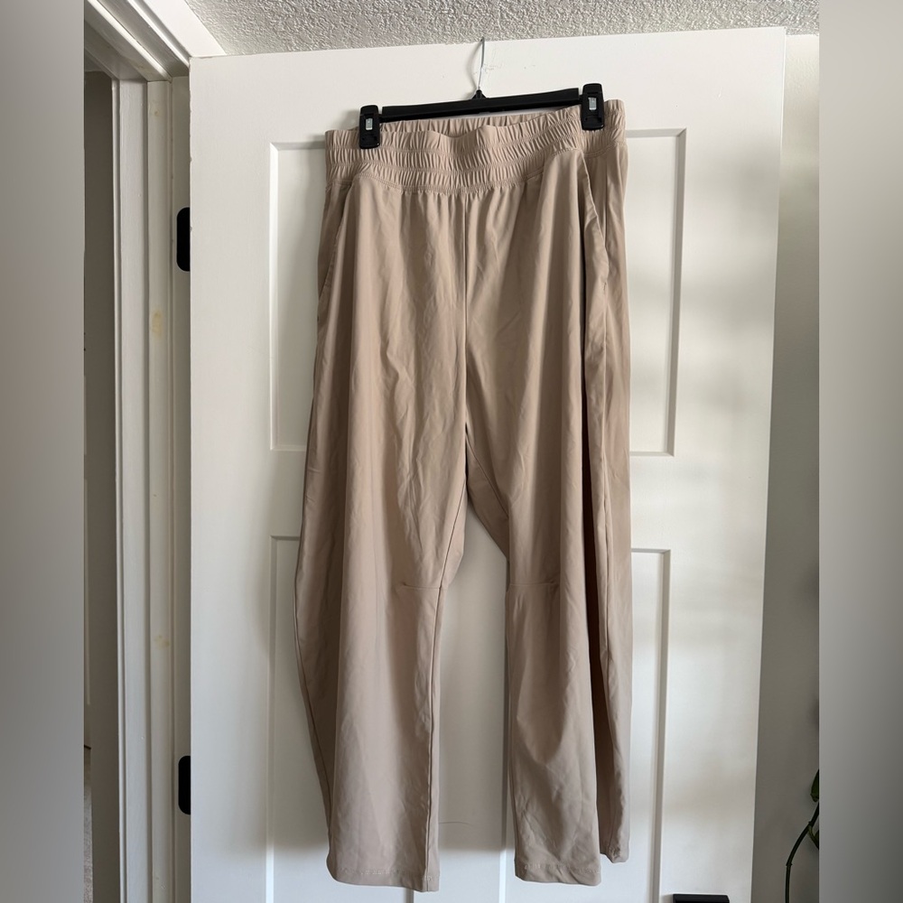 Old Navy Barrel Leg Sleektech pants